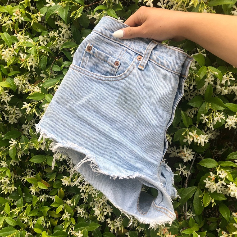 cut off levi shorts